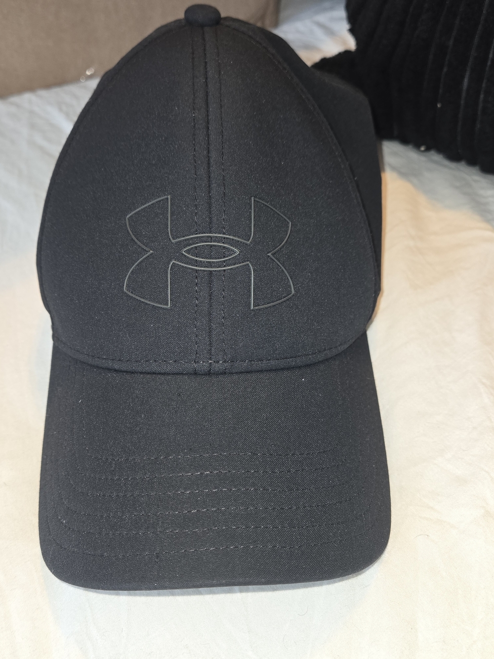 Under Armour Men’s Black Performance Baseball Cap